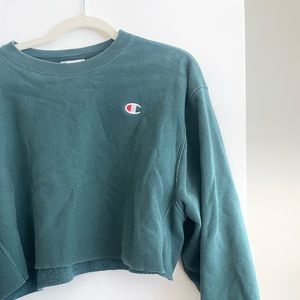 green cropped champion crewneck